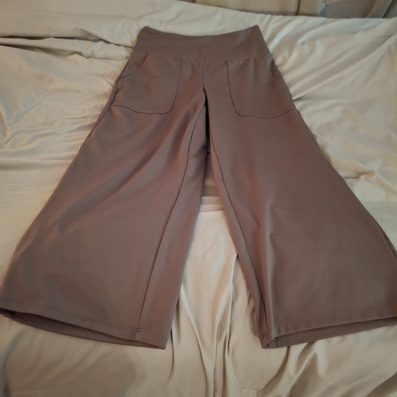 High-Waisted Tan Women's Pants - Picture 3 of 8